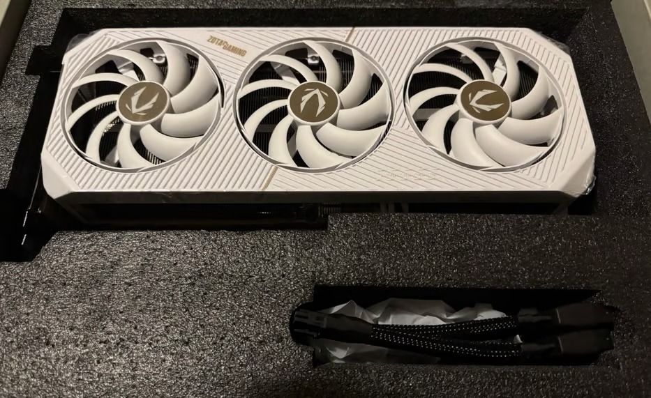 LOCAL Zotac GeForce RTX 5090 Solid OC White 32GB GDDR7 Graphics Processing Unit503805548158013442