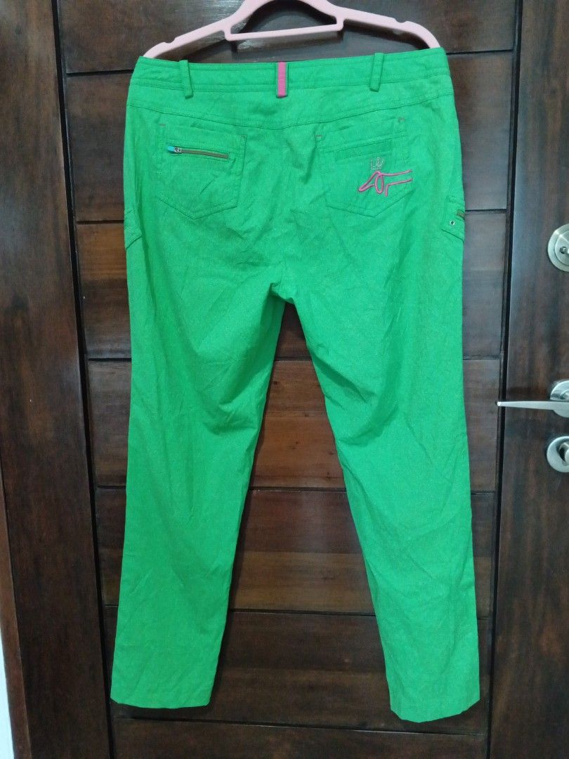 Louis Castel Golf Pants + 84 SF (Category: Activewear) located in Cebu City. Submitted by OneStop_ThriftShop_Mo (Listing ID 1448356153, Image 2). Description: Halloween Sale! 🎃🎃🎃 Louis Castel ⛳👨‍🦯💓 Green/Pink Semi stretch fabric Brings comfort and flexibility in every game, magaan lang Nice design 😍 Size76 on tag W 16" (32" waist) but fits to me I'm 30" L 36" Leg Opening 6" Front Rise 8.5".