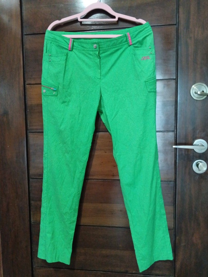 Louis Castel Golf Pants + 84 SF (Category: Activewear) located in Cebu City. Submitted by OneStop_ThriftShop_Mo (Listing ID 1448356153, Image 1). Description: Halloween Sale! 🎃🎃🎃 Louis Castel ⛳👨‍🦯💓 Green/Pink Semi stretch fabric Brings comfort and flexibility in every game, magaan lang Nice design 😍 Size76 on tag W 16" (32" waist) but fits to me I'm 30" L 36" Leg Opening 6" Front Rise 8.5".