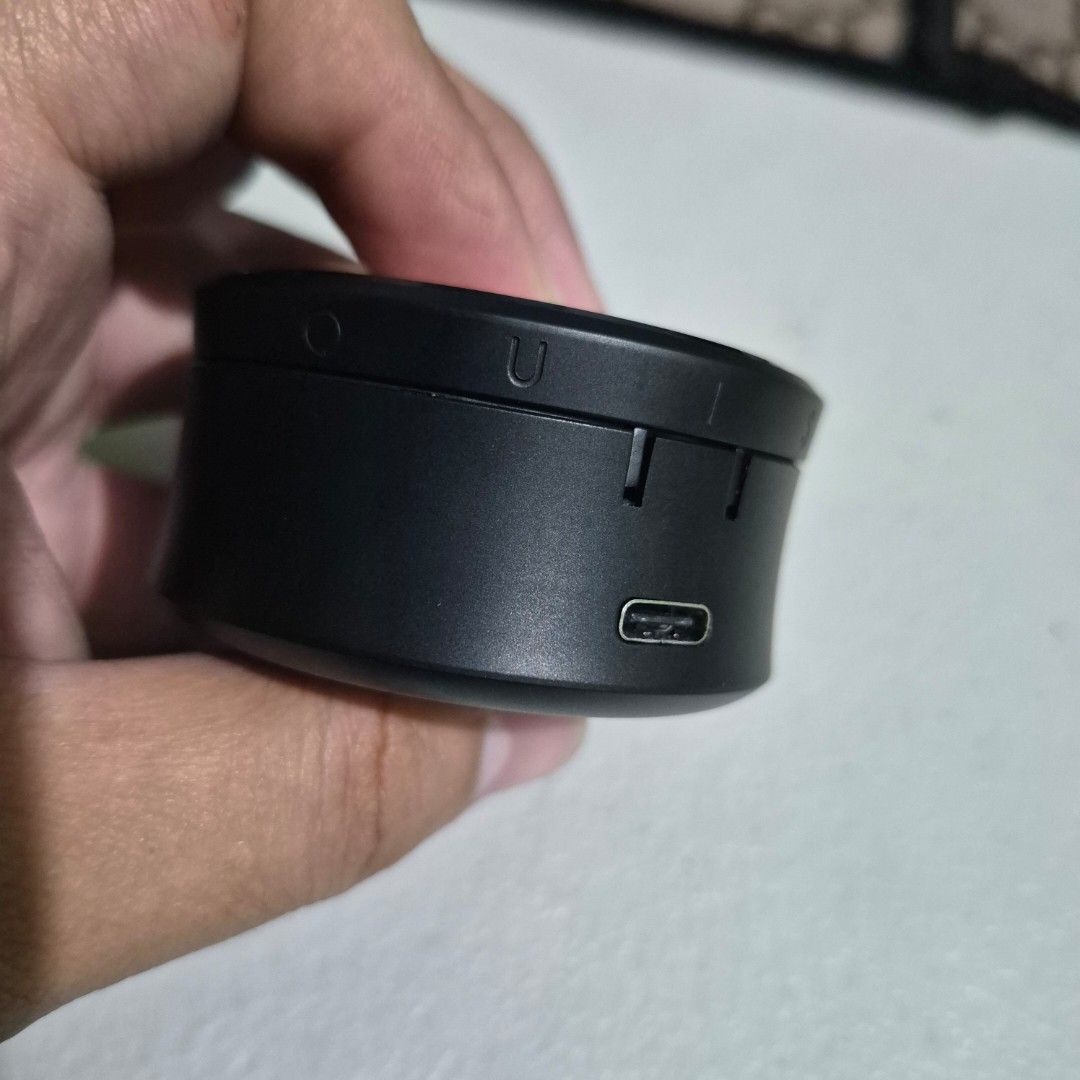 Louis vuitton horizon monogram earphones (Category: Luxury Accessories) located in Manila. Submitted by lowkeyitemsss (Listing ID 1448429688, Image 3). Description: no inclusions earphones and case only issue hindi maconnect or wala lumalabas possible sira connection pagawa nyo nlng 😁.