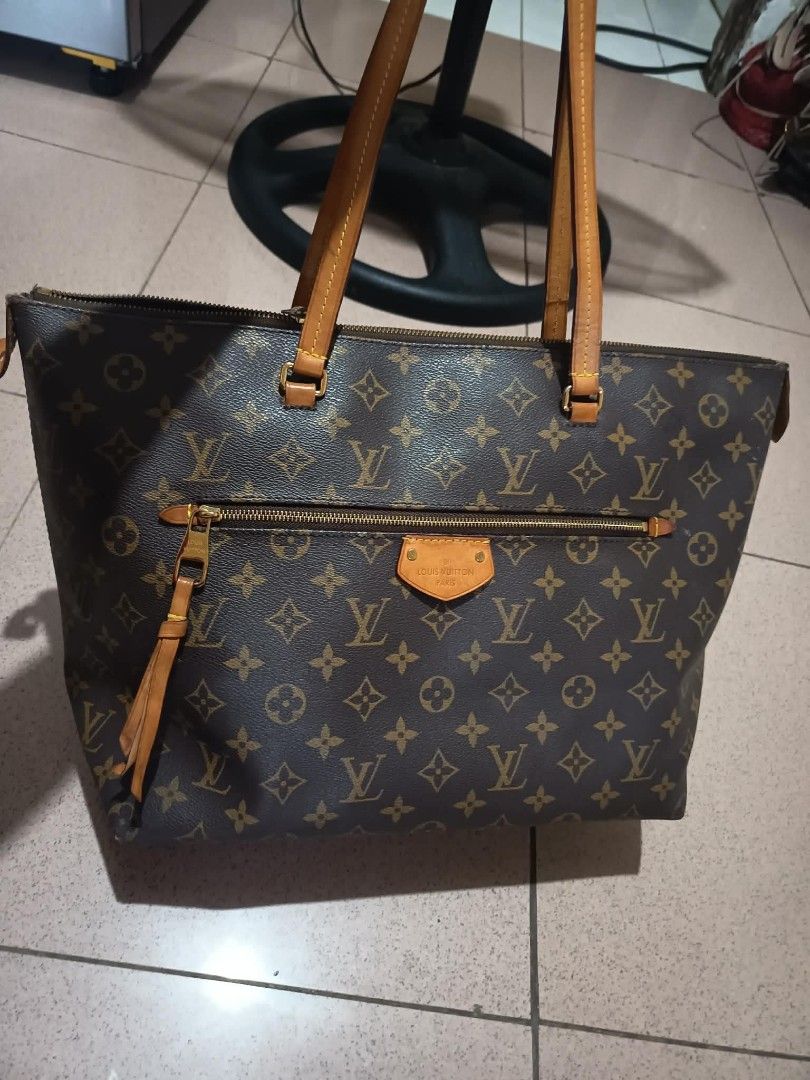 LOUIS VUITTON LENA TOTE BAG (Category: Luxury Bags & Wallets) located in San Jose del Monte. Submitted by wendylux (Listing ID 1448445486, Image 3). Description: LOUIS VUITTON LENA TOTE BAG monogram coated canvass vancheta leatjert good condition negotiable.