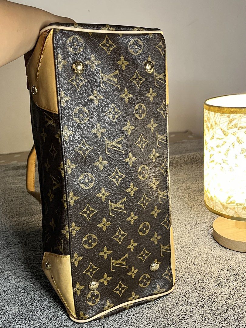 Louis Vuitton Monogram Speedy 30 Handbag (Category: Luxury Bags & Wallets) located in Malaybalay. Submitted by yanshoppe (Listing ID 1448434193, Image 3). Description: - Classic Louis Vuitton Speedy 30 - Monogram canvas with leather trim and handles - Zipper closure with gold hardware - Perfect for everyday use.