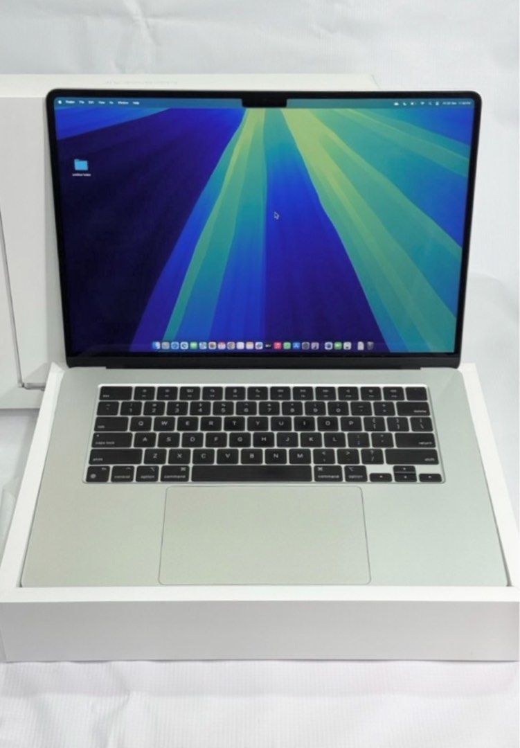 MacBook Air M2 15inch < low battery cycles >