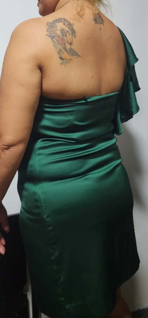 Mango Green One Shoulder Ruffle Dress (Category: Dresses) located in Manila. Submitted by declutteraf (Listing ID 1448433989, Image 2). Description: - Mango green one-shoulder dress - Elegant ruffle detail on the shoulder strap - Fabric with a beautiful sheen - Knee-length cut - Ideal for parties or a night out - worn once only.