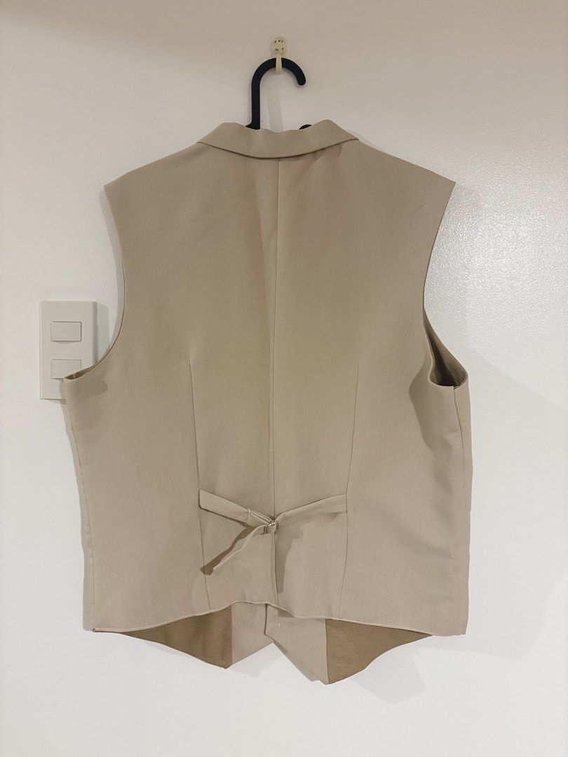 Men's Beige Formal Vest (Category: Vests) located in Taguig. Submitted by shopenjoy (Listing ID 1448392737, Image 2). Description: - Beige formal vest - Two functional front pockets .