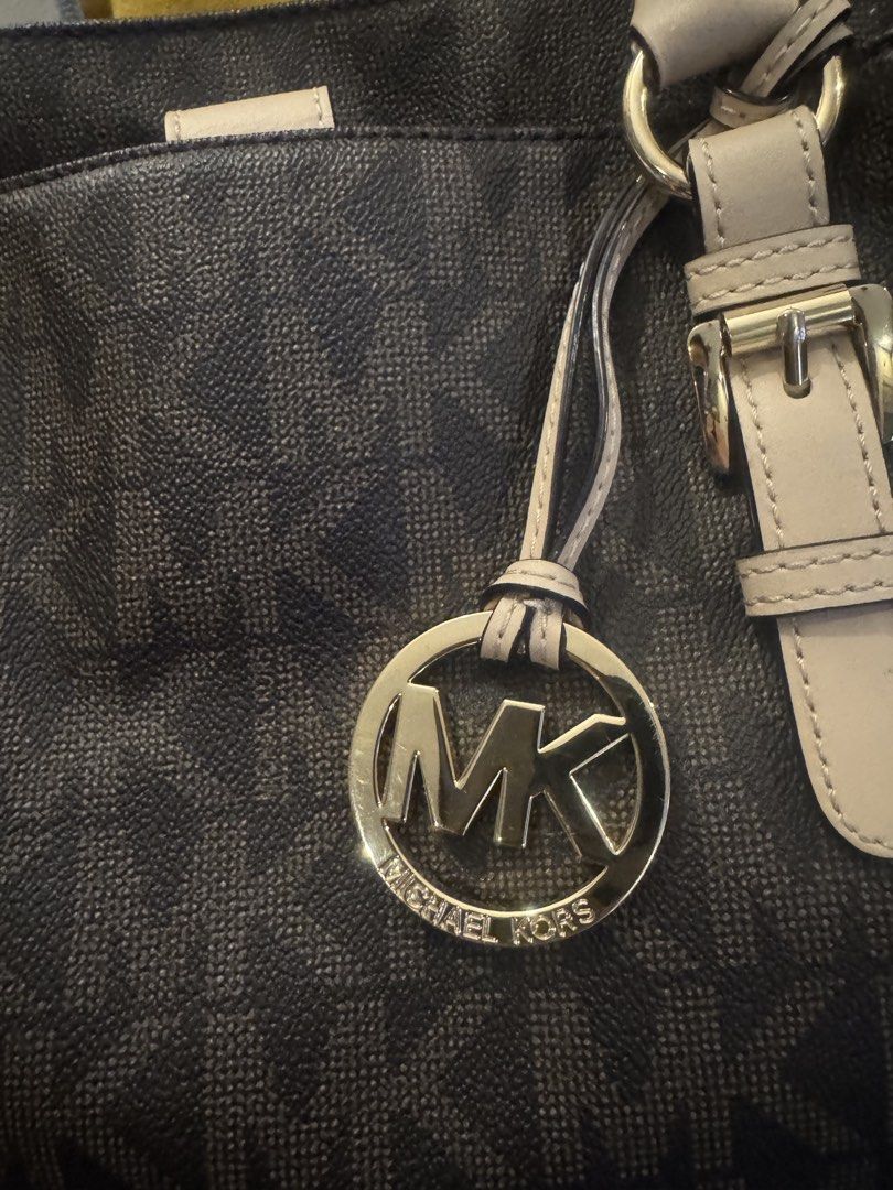 Michael Kors Monogram Tote Bag Brown (Category: Luxury Bags & Wallets) located in Santa Maria. Submitted by tropique (Listing ID 1448417039, Image 2). Description: - Classic Michael Kors tote bag - Brown monogram print with beige trim and handles - Gold tone hardware - Multiple interior pockets for organization - Comes with authenticity card - Great everyday bag.