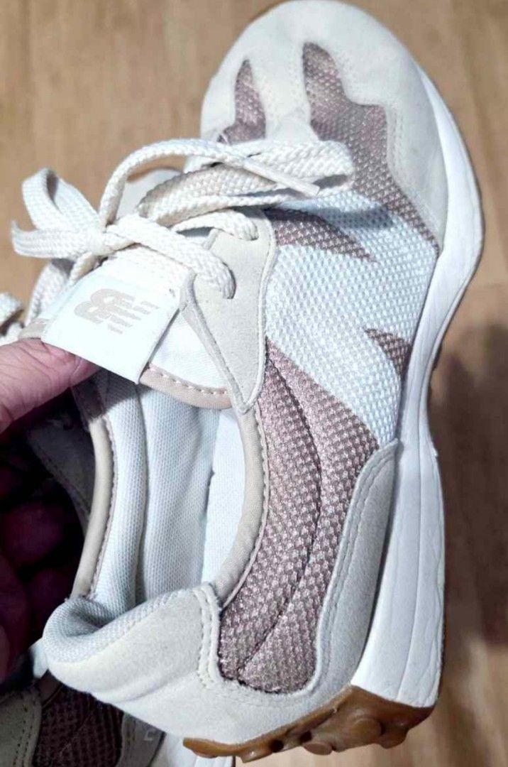 New Balance 327 GS Sneakers (Category: Sneakers) located in Cainta. Submitted by veronica2277 (Listing ID 1448292610, Image 1). Description: - New Balance 327 Sneakers - Size: US 6 - Colorway: Light Beige and White - Materials: Mesh and Suede details - Features: Gum sole - Origin: Made in Vietnam - Ideal for: Everyday wear pick up or buyer pay for delivery.