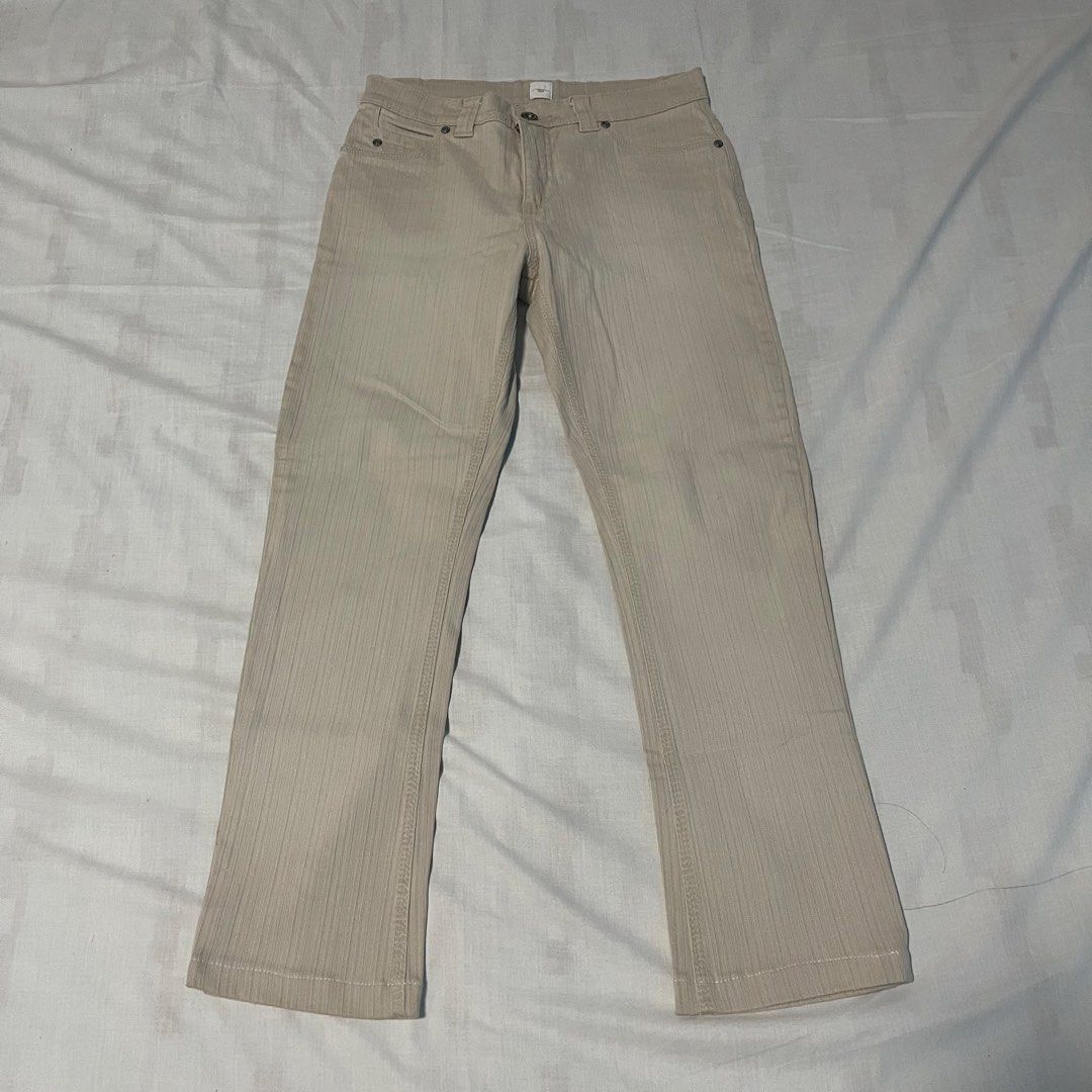 New Look Beige Striped Flare Jeans (Category: Jeans) located in San Ildefonso. Submitted by rgdeclutters (Listing ID 1448417410, Image 3). Description: L 34" W 28".