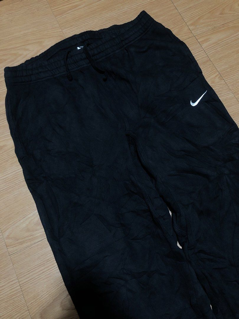 Nike Black Sweatpants Joggers Size L (Category: Joggers) located in Quezon City. Submitted by yeahsource222 (Listing ID 1448419415, Image 2). Description: - Black Nike sweatpants - Size L - Made in Pakistan - Elastic waistband with drawstring - Simple and comfortable design - Perfect for lounging or workouts.