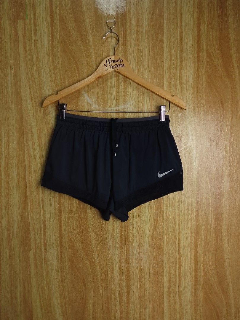 Nike Elevate Women's Running Shorts (Black) (Category: Activewear) located in Santiago. Submitted by jonathanfragata21 (Listing ID 1448441684, Image 2). Description: Nike Elevate Women's Running Shorts (Black) Style Code: BV5018-010 Waist : 27stretch up to 30 Length : 9 Size : Small Excellent Condition.
