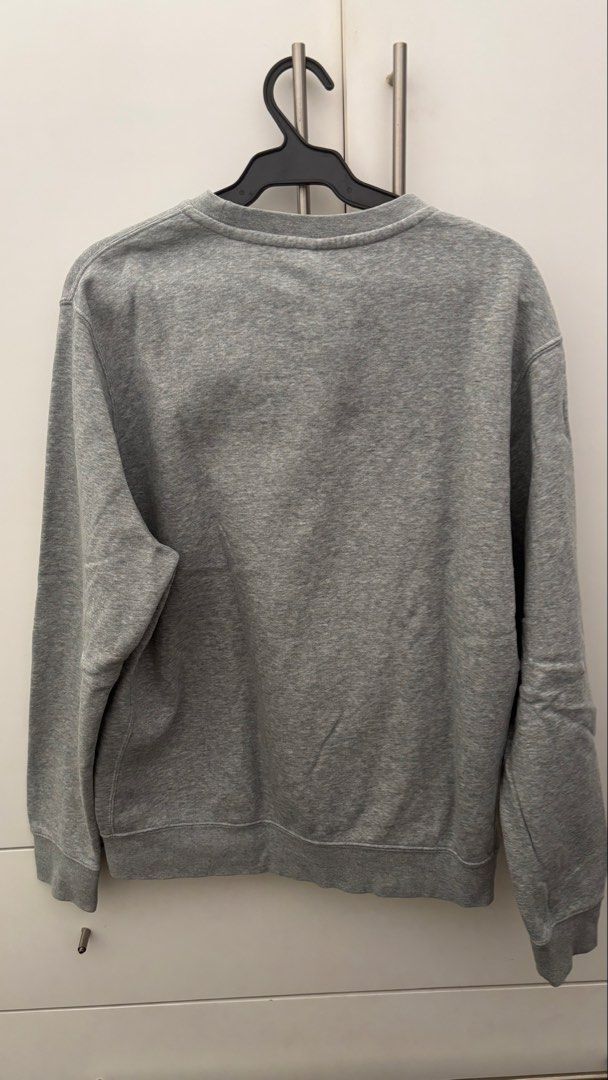 Nike Grey Crewneck Sweatshirt (Category: Coats, Jackets and Outerwear) located in Muntinlupa City. Submitted by SFP33 (Listing ID 1448326837, Image 2). Description: Used with slight fading Size M Negotiable (just offer) PM for dimensions Shipping c/o buyer MOP: Unionbank/Gcash.