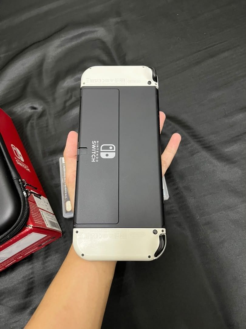 NINTENDO SWITCH OLED (Category: Nintendo) located in Batu Berendam. Submitted by preloved_naa12 (Listing ID 1448436651, Image 2). Description: - Nintendo Switch OLED model - Vibrant OLED display - Includes 2 digital games - Includes 1 physical game - Available for meetups in Melaka.