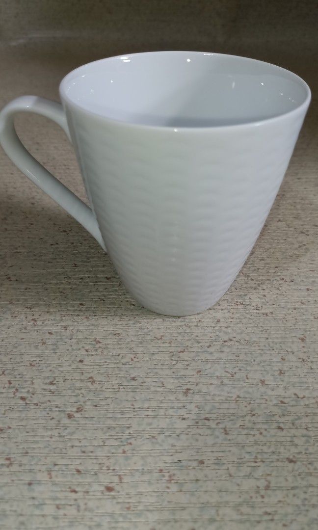 Noritake (Category: Coffee & Tea Tableware) located in Quezon City. Submitted by Bernz (Listing ID 1448322014, Image 3). Description: This Noritake fine porcelain mug is from the Kyoka Shun-Color series, identifiable by the 1620 model number and Sri Lanka manufacturing origin.Brand: NoritakeSeries: Kyoka Shun-Color (京香旬彩)Material: Fine PorcelainOrigin: Made in Sri Lanka.