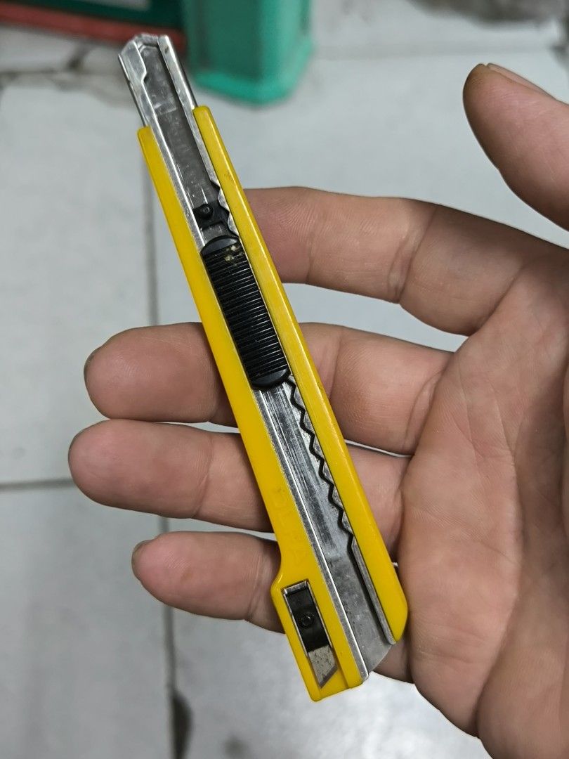 OLFA Two Way-A Utility Knife | Dual-End Snap-Off & Specialty Blade (Category: Construction Tools & Equipment) located in Angeles City. Submitted by yellowbrickstore (Listing ID 1448384822, Image 1). Description: - Brand: OLFA - Model: Two Way-A Utility Knife - Dual-end design: Snap-off blade and specialty blade - Color: Yellow - Versatile for various cutting tasks shipping via jnt express Saturday sked only Friday cut off pick up AC lnw Pampanga 