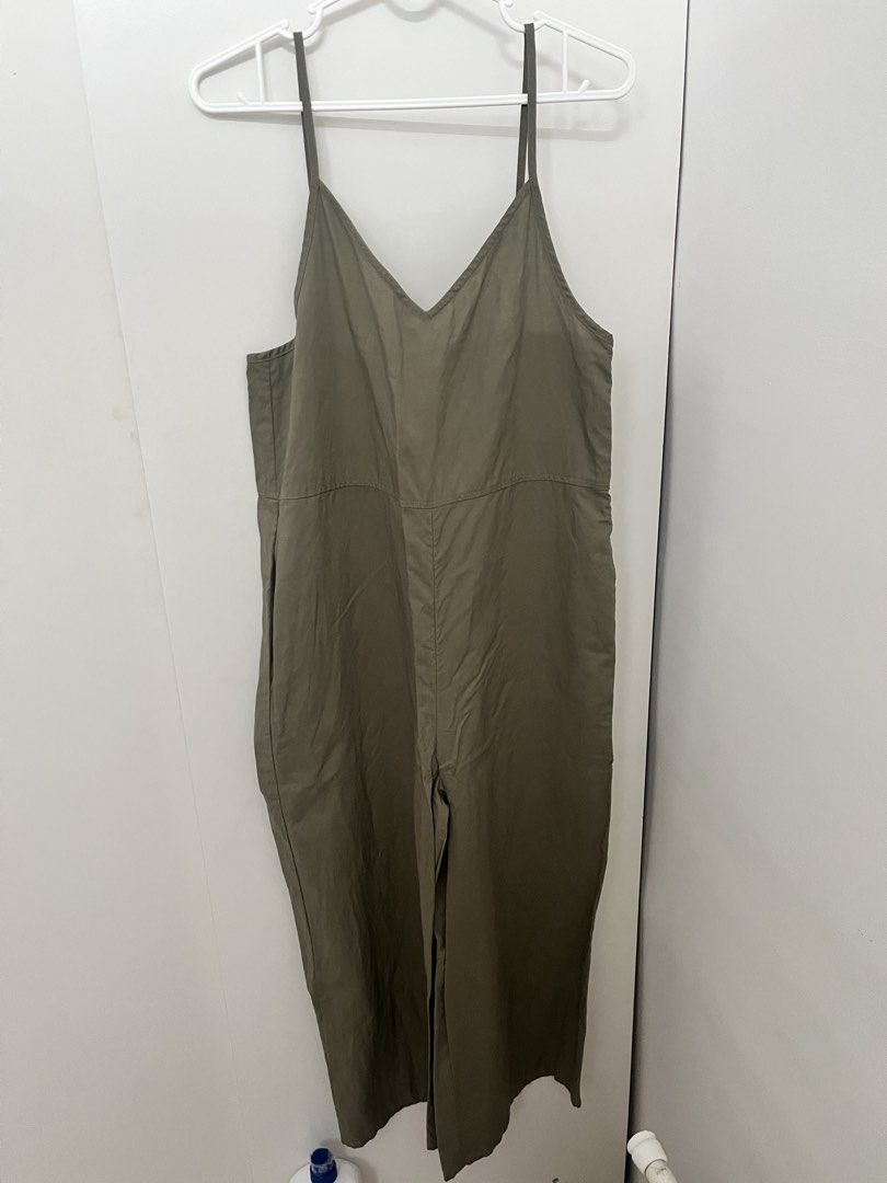 Olive Green Wide Leg Jumpsuit (Category: Jumpsuits) located in Makati City. Submitted by lfaaaaa (Listing ID 1448334015, Image 1). Description: - Stylish olive green jumpsuit - Flattering V-neckline - Delicate spaghetti straps - Trendy wide-leg, cropped length - Functional side pockets - Lightweight and breathable material - Versatile for casual or dressed-up looks.