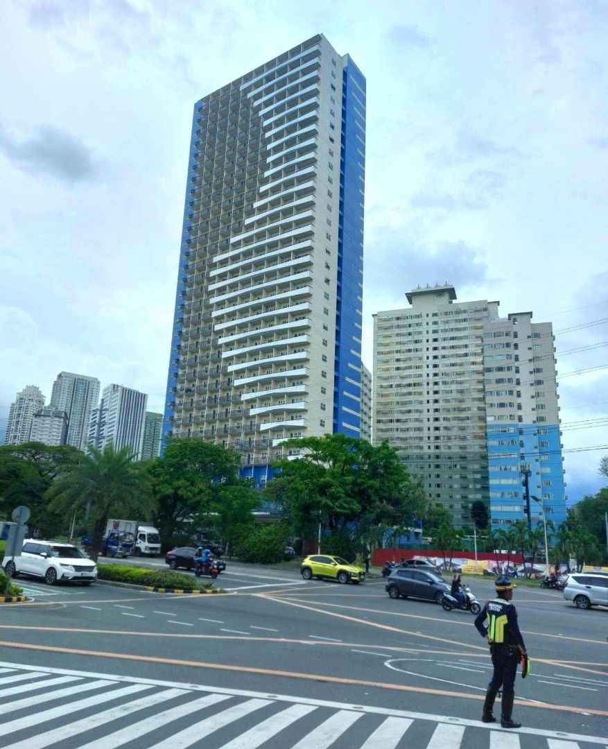 Pasalo Ridgewood Tower Premier (Category: Apartments & Condos) located in San Pedro. Submitted by nobletree_16011d (Listing ID 1448319130, Image 2). Description: RIDGEWOOD TOWER PREMIER No to Agent pls🙏 Assume Balance 🌹 1br No Balcony - 24.80sqm 👉 Facing SM Aura 💢 Bare Unit ✅ Cash out - 1.5M 🌈 Balance 1,5M 🔥 Inhouse financing - 24k 💥 All buyer expense #CondoPasalo #ridgewoodtowerpremier All buyer expense #RushSale #condoforsale #ridgewoodt