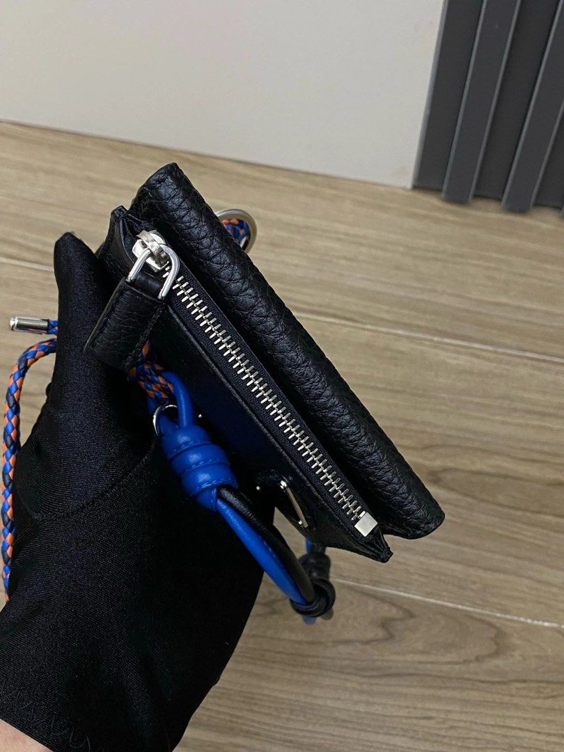 全新PRADA皮繩錢包卡包 （分類：手袋及銀包）位於 Hong Kong。 由 onenessstore 提交（商品編號 1448437751，圖片 3）。簡介： 11.5x8cm。