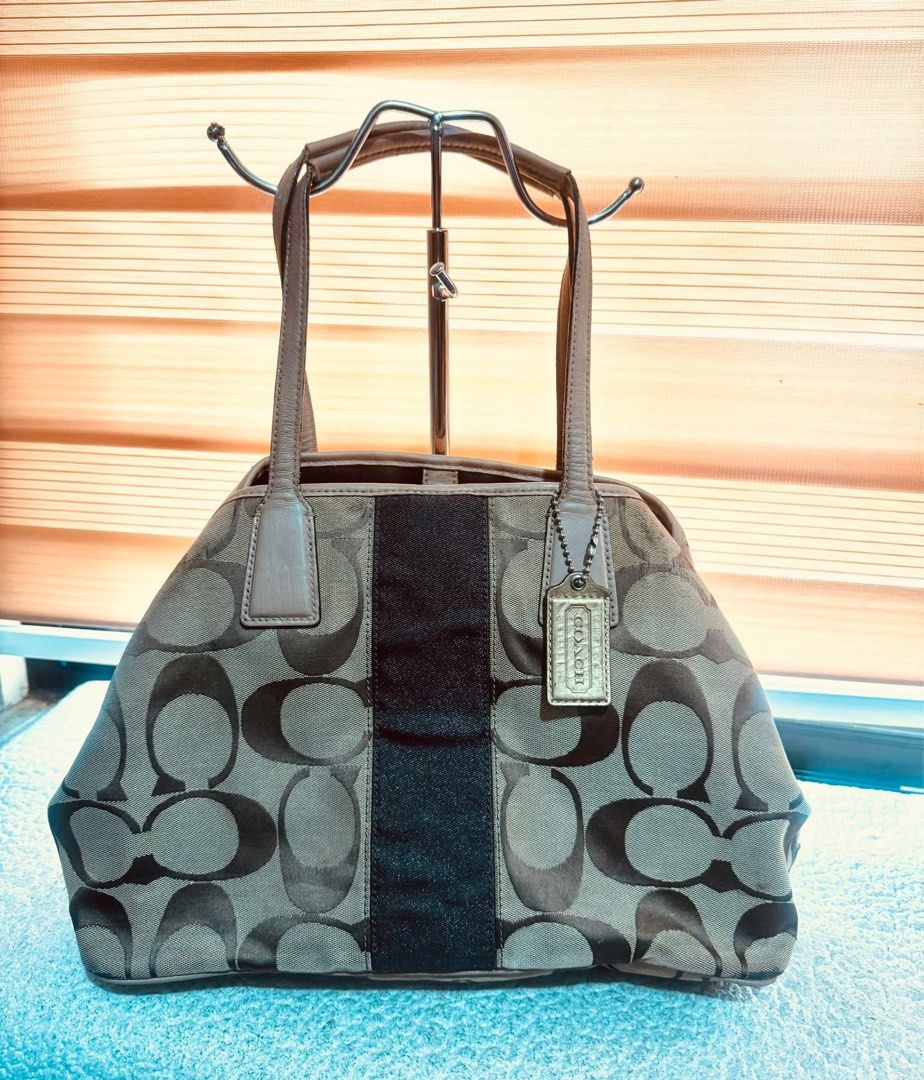 preloved original coach (Category: Luxury Bags & Wallets) located in Manila. Submitted by nylan1227 (Listing ID 1448403099, Image 1). Description: .