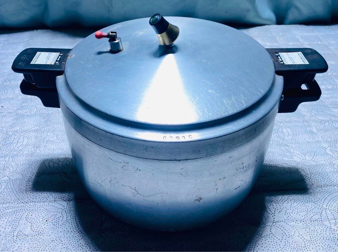 Pressure Cooker (Category: Cookware & Accessories) located in Manila. Submitted by akotisay (Listing ID 1448381404, Image 1). Description: Pressure Cooker for sale | Surplus Items Small size 900 Medium size 1,100 Big size 2,800 Loc. Taguig.