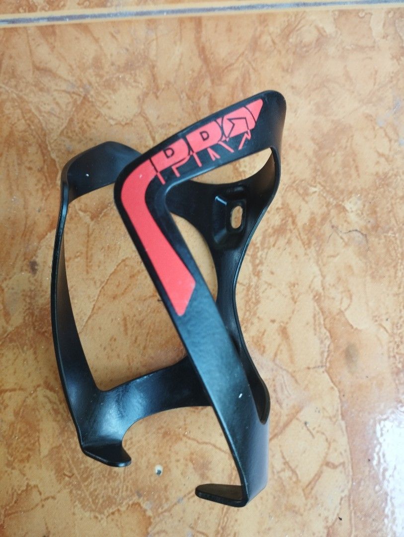 PRO Bottle Cage (Category: Bicycles) located in San Fernando. Submitted by nerosales (Listing ID 1448323168, Image 1). Description: PRO Bottle Cage Alloy 499 pesos only SM City Pampanga Shipping: J&T Payment: Gcash NO COD / NO COP.
