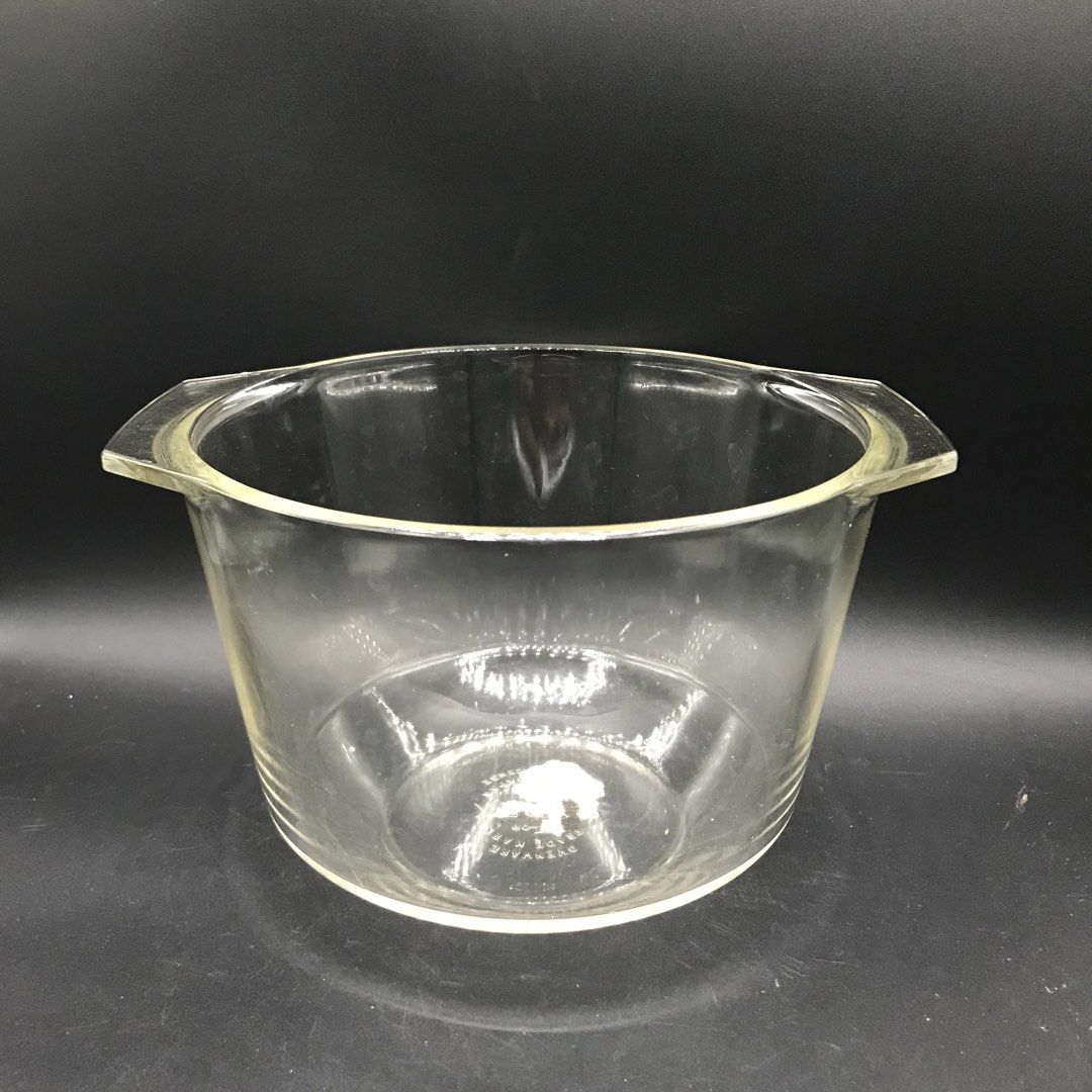 PYREX Clear Glass Mixing Bowl with Handles (Category: Other Kitchenware & Tableware) located in Baao. Submitted by all.things.japan (Listing ID 1448406546, Image 1). Description: PYREX BOWL BN, in perfect condition 6.5 inches (d) x 4.5 inches (h) Mine: P465.00 Add Sf MOP: GCash/Landbank/Maya MOD: Flash Express (Nationwide Shipping).