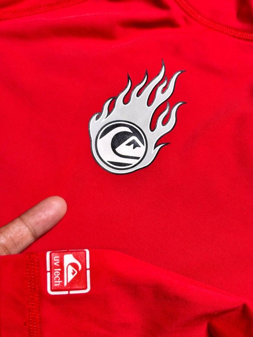 Quiksilver Red Long Sleeve Rash Guard UV Tech (Category: Babies & Kids Fashion) located in Catbalogan. Submitted by kristinapi (Listing ID 1448326084, Image 3). Description: - Red Quiksilver long sleeve rash guard - Features Quiksilver flame logo on chest - Made with UV Tech material for sun protection - Ideal for surfing, beach days, and water sports - Long sleeves provide excellent sun coverage.