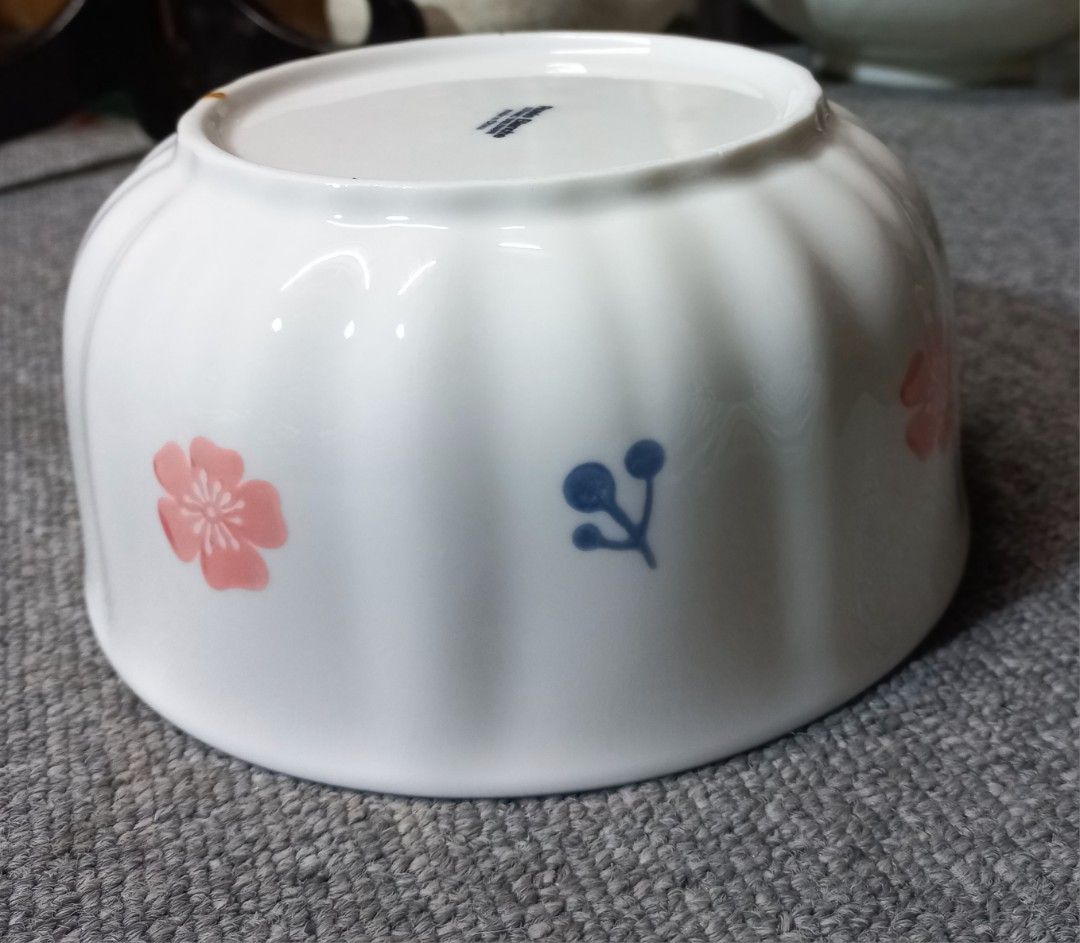Ramen bowls (Category: Other Kitchenware & Tableware) located in Quezon City. Submitted by sabadojuliet25680 (Listing ID 1448350768, Image 2). Description: ramen bowls all goods no issue assorted ceramics and stoneware bowls 200/3pcs.