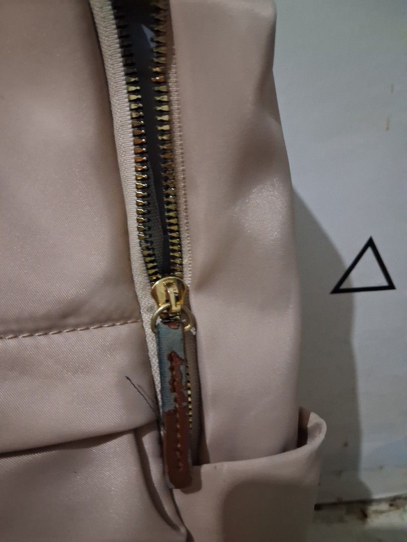 ransel mossdom (Kategori: Tas & Dompet Wanita) berada di Ngawi. Dikirim oleh lea.prelovedd (ID iklan 1448281575, Gambar 3). Deskripsi: minus sesuai yang ada di foto bisa oren yaa GA BISA NEGO.
