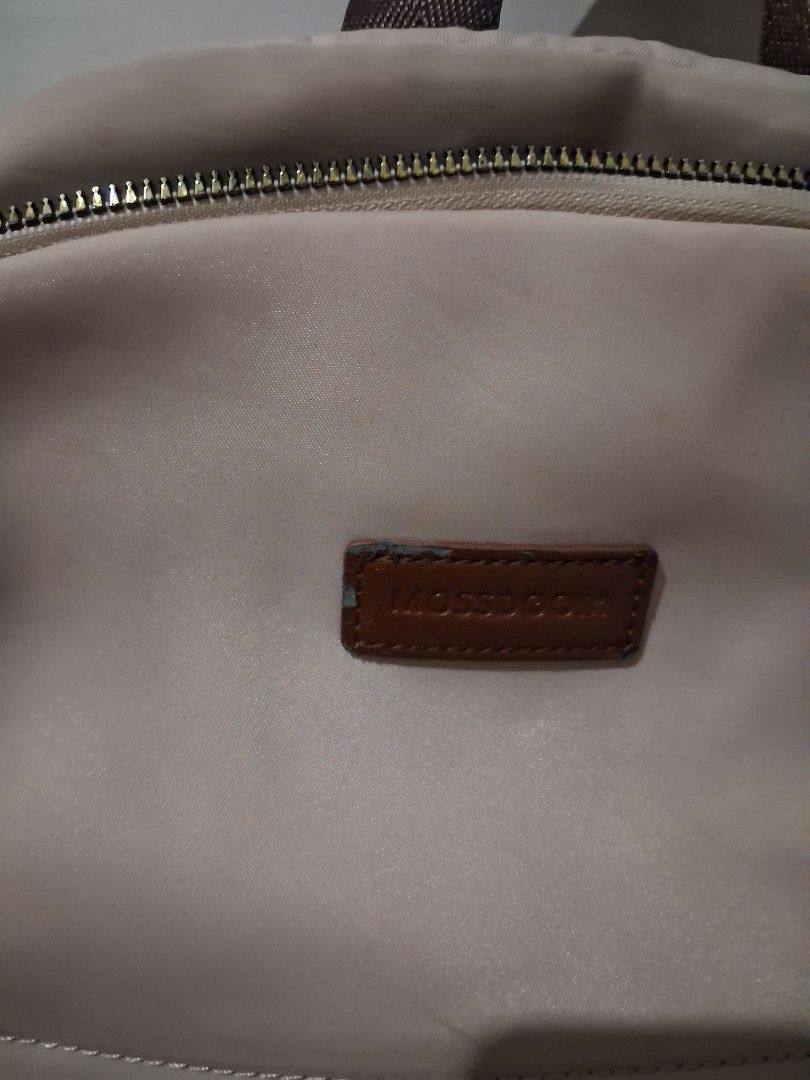 ransel mossdom (Kategori: Tas & Dompet Wanita) berada di Ngawi. Dikirim oleh lea.prelovedd (ID iklan 1448281575, Gambar 2). Deskripsi: minus sesuai yang ada di foto bisa oren yaa GA BISA NEGO.