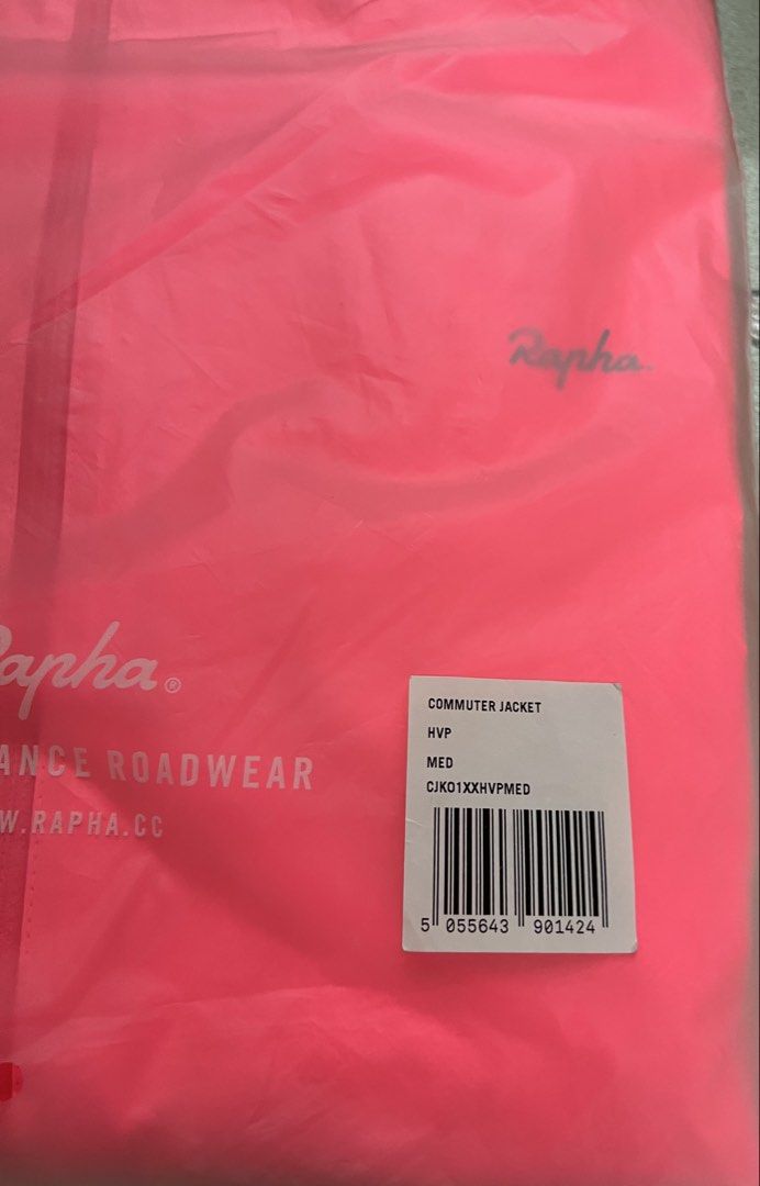 RAPHA computer jacket （分類：單車）位於 Hong Kong。 由 chhoward 提交（商品編號 1448332504，圖片 1）。簡介： 一件擁有防潑水性能和反光設計的夾克，日常及騎車時穿著都適用。 Size M 。