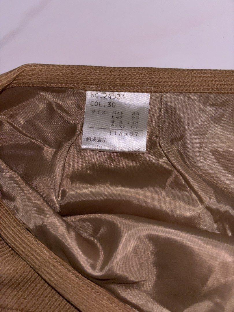 Rok beige mini (Kategori: Gaun & Rok) berada di Jakarta Selatan. Dikirim oleh evelinee19 (ID iklan 1448336090, Gambar 2). Deskripsi: Rok beige mini Lp: 68-72cm P : 57,5 cm.
