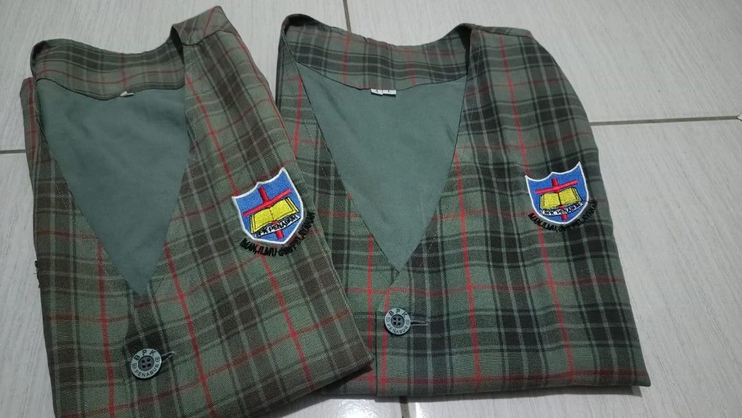 Rompi/vest kotak Seragam SMAK Penabur ,ada 2 ukuran, LD 105- panjang 68(1pc), LD 89-panjang 68(2pcs) , harga per satuan (Kategori: Others) berada di Jakarta Timur. Dikirim oleh sunpretty (ID iklan 1448414954, Gambar 1). Deskripsi: .