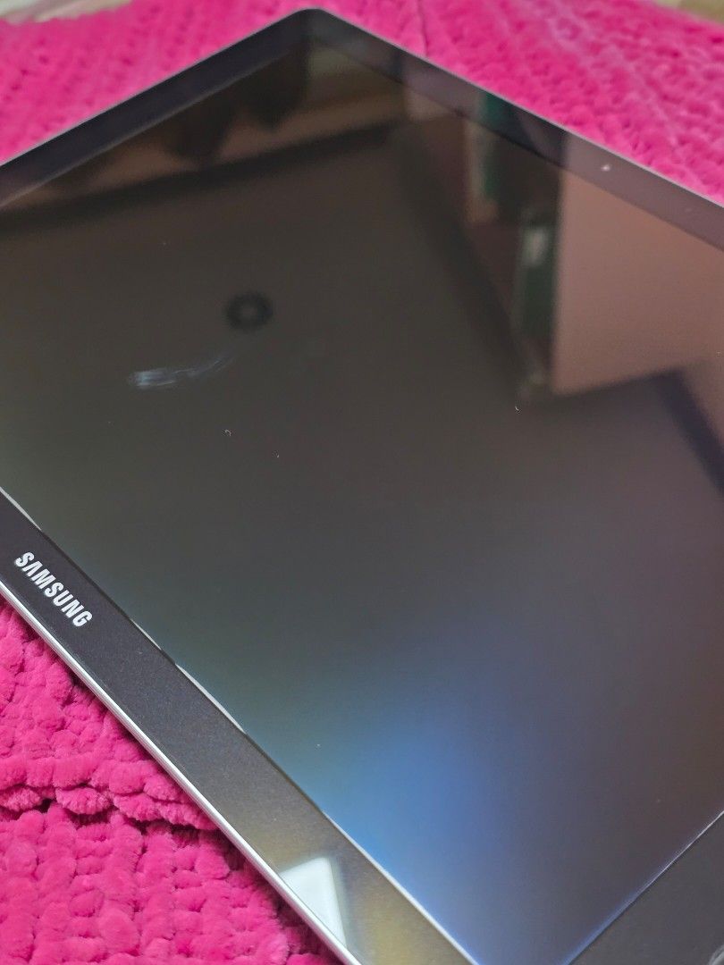 Samsung Galaxy TabPro S Tablet (Category: Android) located in San Juan City. Submitted by allysagrace (Listing ID 1448312890, Image 3). Description: no issues! with keyboard! - Samsung Galaxy TabPro S tablet - Comes with the original box rfs: hindi na ginagamit/ planning to upgrade Key Specifications Display: 12-inch Super AMOLED (2160 x 1440 resolution) Processor: Intel Core m3-6Y30 (dual-core) Memory & Storage: 4GB RAM with 128GB or 256GB SSD s