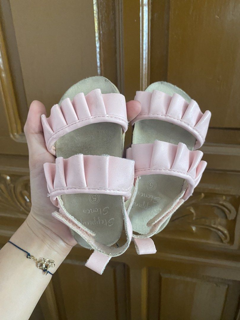 sandals for baby (Category: Sandals) located in Taguig. Submitted by ficloo (Listing ID 1448322759, Image 1). Description: - size 5.