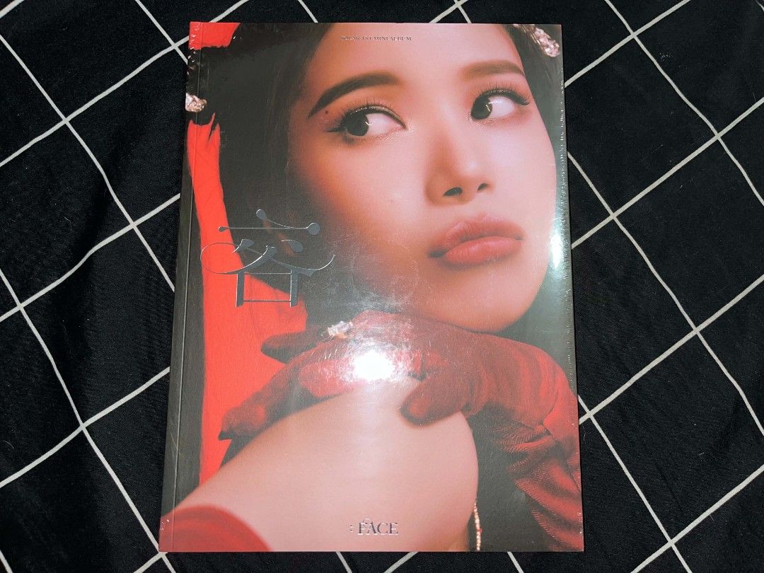 [SEALED] Mamamoo Solar FACE album (Category: CDs & DVDs) located in Manila. Submitted by tatsuran (Listing ID 1448398373, Image 1). Description: 🗯 face sealed album ⤷ price: 590 php please send a message if you're interested ૮ ˶ᵔ ᵕ ᵔ˶ ა you may also reach me on twitter: @Carrotland97 or ig: carrotland__.