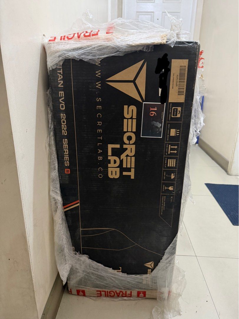 Secret Lab Gaming chair (Category: In-Game Products) located in Makati City. Submitted by abhy28 (Listing ID 1448416177, Image 1). Description: Brandnew sealed..