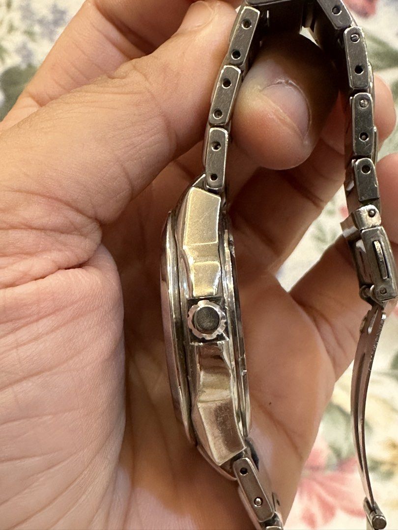 Seiko Kinetic Auto Relay 100M Watch (Category: Men's Watches) located in Pasig City. Submitted by surplusatbp (Listing ID 1448481275, Image 3). Description: Preloved Watches Seiko Kinetic Auto Relay 100M Kinetic Movement: Powered by the kinetic energy of your wrist, eliminating the need for traditional manual winding. New Battery: The internal capacitor/battery has been recently replaced, ensuring reliable performance and power retention. Auto Re