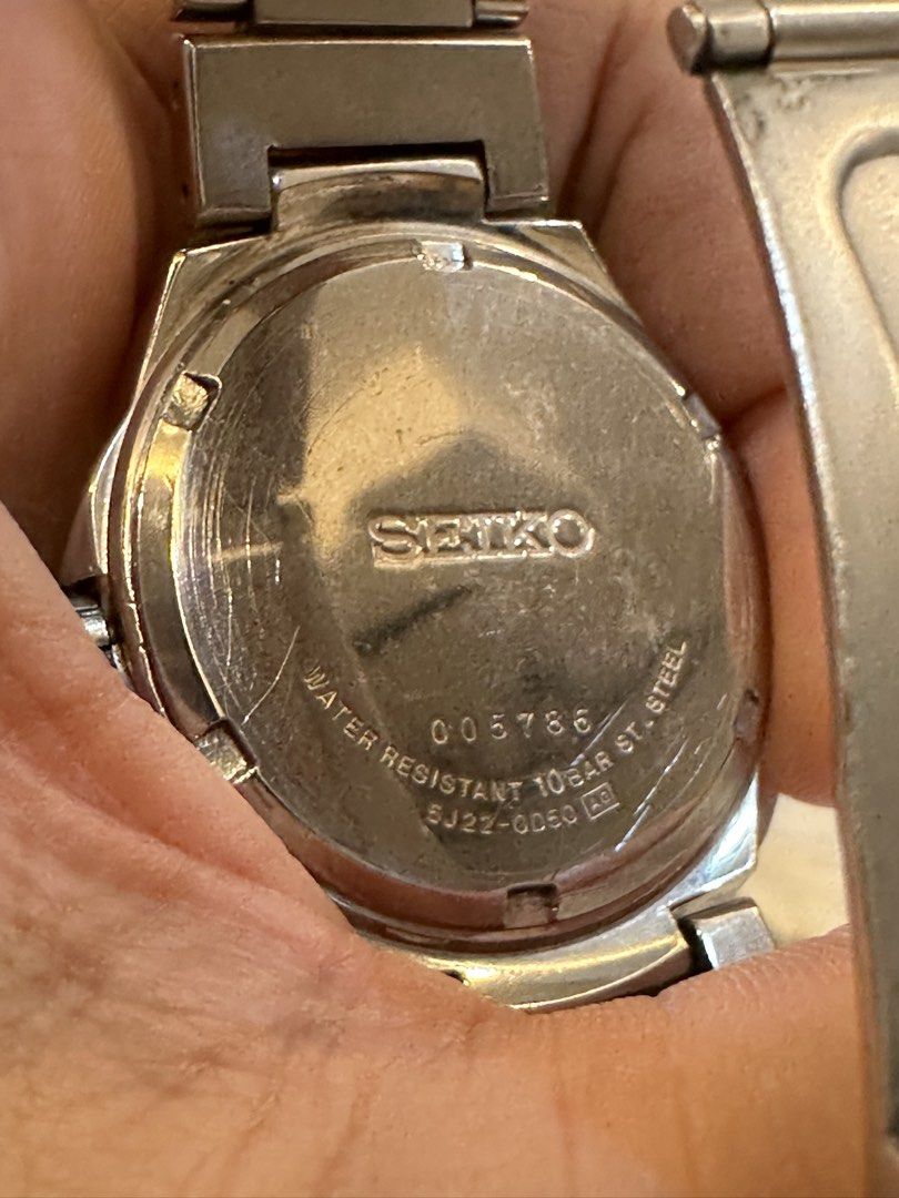 Seiko Kinetic Auto Relay 100M Watch (Category: Men's Watches) located in Pasig City. Submitted by surplusatbp (Listing ID 1448481275, Image 2). Description: Preloved Watches Seiko Kinetic Auto Relay 100M Kinetic Movement: Powered by the kinetic energy of your wrist, eliminating the need for traditional manual winding. New Battery: The internal capacitor/battery has been recently replaced, ensuring reliable performance and power retention. Auto Re