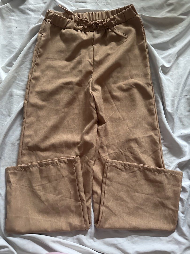 Set: Pants and crop top backless top (Category: Sets or Coordinates) located in Manila. Submitted by katherinexx (Listing ID 1448318266, Image 1). Description: .