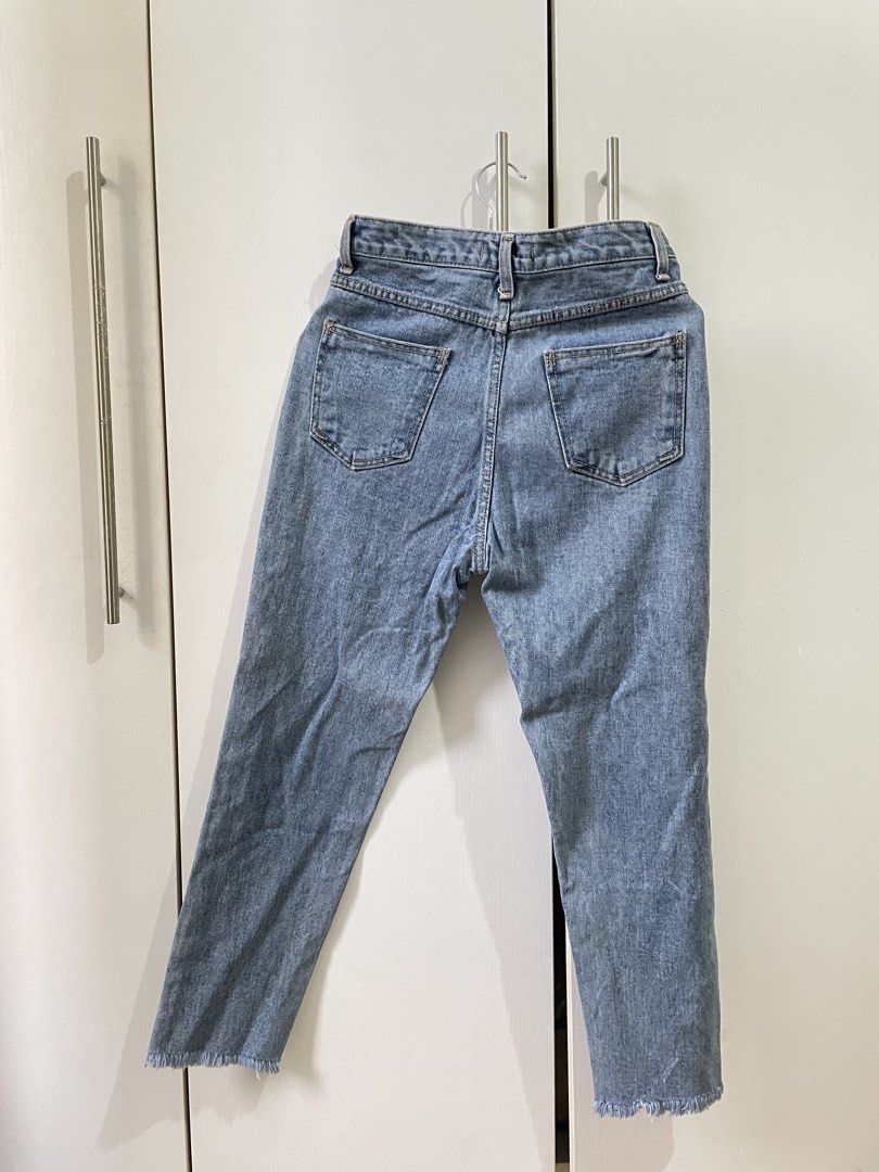SKINS Light Wash Denim Jeans Size S (Category: Jeans) located in Mandaluyong City. Submitted by cathyyy21 (Listing ID 1448371424, Image 3). Description: - Brand: SKINS - Wash: Light Denim - Cut: Straight Leg - Hem: Frayed - Waist: High Waisted - Size: S - Style: Perfect for everyday wear, easy to pair with any top..