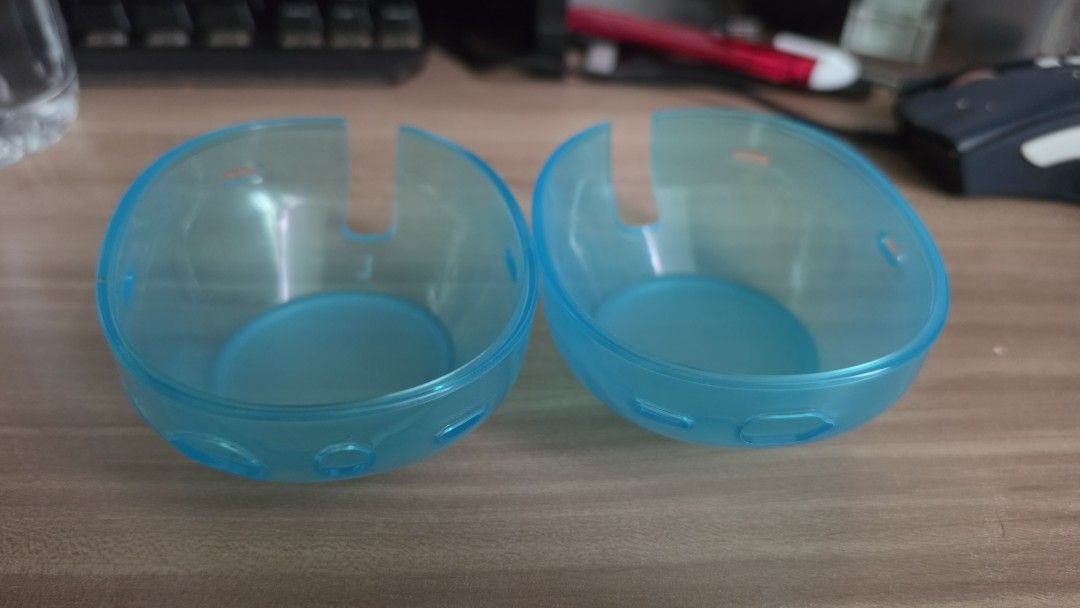 Sony XM6 Case / WH-1000XM6 (Category: Storage Boxes & Baskets) located in Manila. Submitted by centtg (Listing ID 1448317306, Image 3). Description: Touch controls are still responsive even when the case is worn. Used once, color is too blue for me..