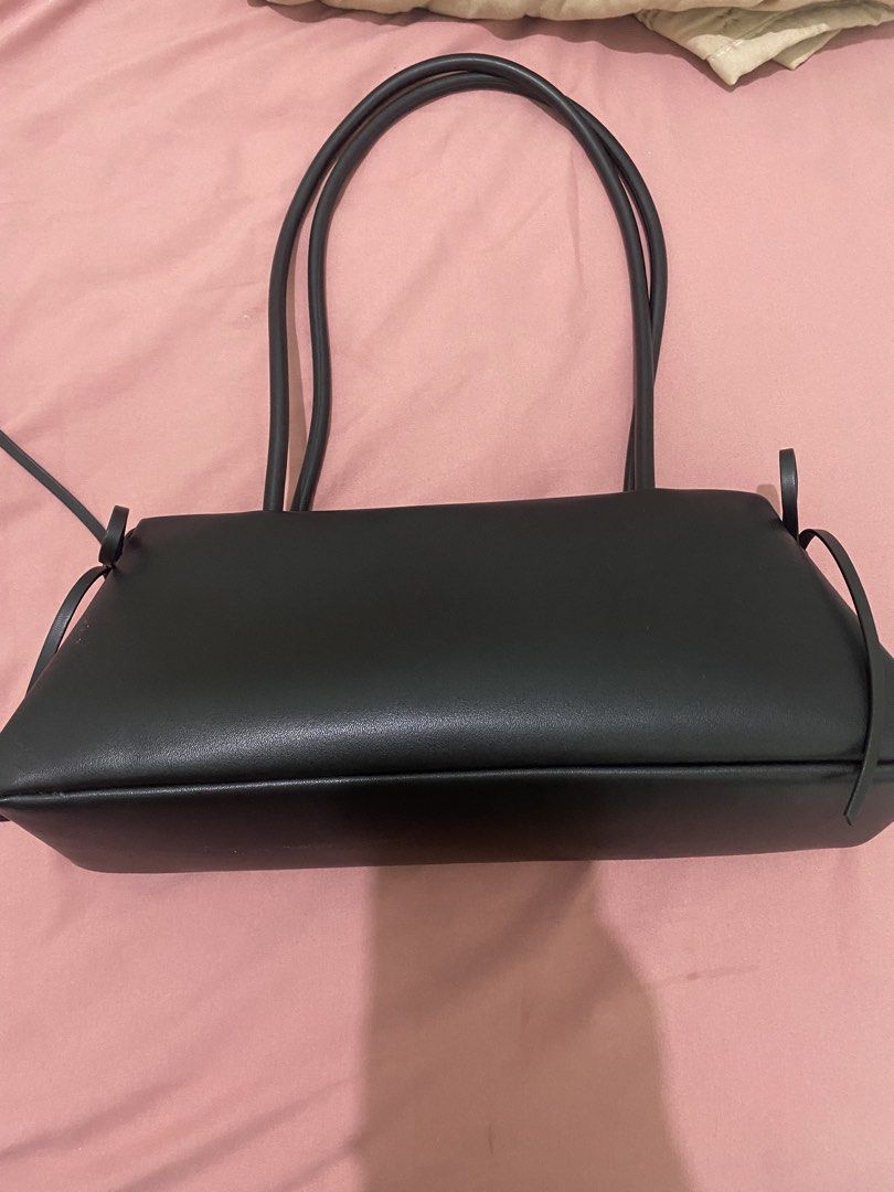 HAZEL BAG CHARLES & KEITH ORIGINAL (Kategori: Tas & Dompet Wanita) berada di Tangerang. Dikirim oleh ussydema (ID iklan 1448291112, Gambar 2). Deskripsi: kelengkapan: dusbag charles&keith no deffect, mulus ya original bukan kw.