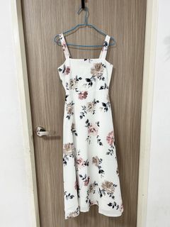 (Category: ) located in . Submitted by enchantyourcloset (Listing ID 1448281042, Image 1). Description: .