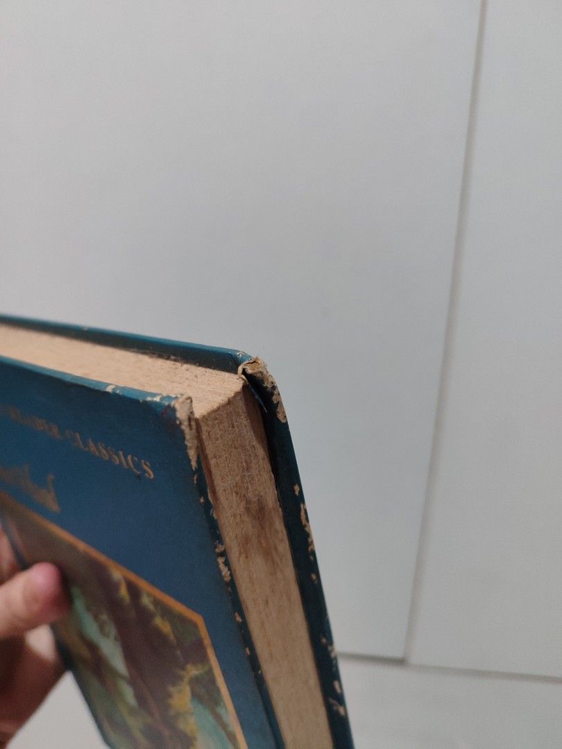 The Weekly Reader Classics Robin Hood Hardcover Book (Category: Storybooks) located in Dasmarinas. Submitted by maruya888 (Listing ID 1448314302, Image 3). Description: Classic edition of Robin Hood by The Weekly Reader. Condition: Cover shows wear on edges and spine, but pages are clean and intact. Ideal for book collectors or young readers. RFS: Decluttering LOC: Dasmariñas, Cavite.