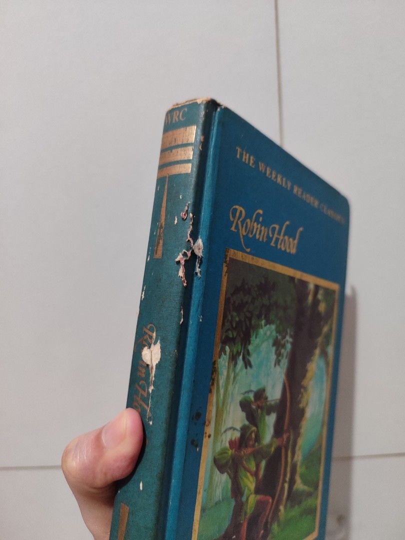 The Weekly Reader Classics Robin Hood Hardcover Book (Category: Storybooks) located in Dasmarinas. Submitted by maruya888 (Listing ID 1448314302, Image 2). Description: Classic edition of Robin Hood by The Weekly Reader. Condition: Cover shows wear on edges and spine, but pages are clean and intact. Ideal for book collectors or young readers. RFS: Decluttering LOC: Dasmariñas, Cavite.