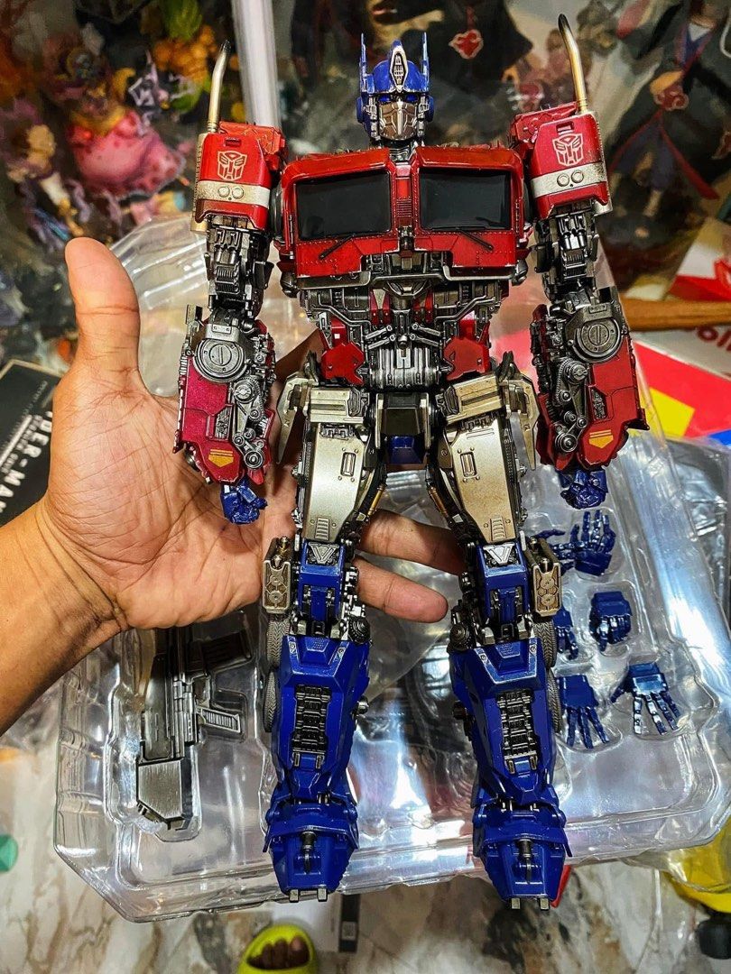 ThreeZero DLX Transformers Optimus Prime (Category: Figurines & Statues) located in Pasay City. Submitted by superman_991 (Listing ID 1448370905, Image 3). Description: ThreeZero DLX Transformers Optimus Prime Bib Complete No issue Price 10,500 Last Price!! No Rush Shipping/ Dibs Now Pay now Location Paranaque Payment Gcash/Bpi Shipping Lalamove/Lbc Buyers Risk / Fee ‼️Seller is not responsible for: lost, stolen, or damaged packages..