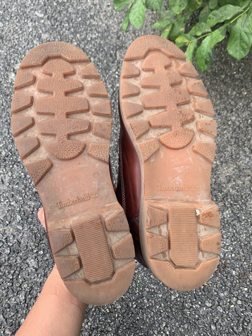 Timberland (Category: Boots) located in Johor Bahru. Submitted by resaaale (Listing ID 1448299529, Image 3). Description: > Material Leather > Kesan Press Sikit Dekat Leather. Barang Dalam Guni. But Jangan Risau Saya Dah Repair Sikit Sikit Bagi Leather Dia Lembut Dan Tak Merekot. > Harga Boleh Nego. Berminat Sila Pm. ✌🏻.