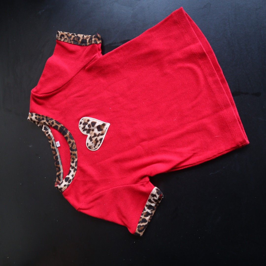 top bundle knitted crop top y2k (Category: Blouses) located in Manila. Submitted by busybuzzingbees (Listing ID 1448292436, Image 2). Description: Red stretchable knitted leopard lining crop top XS Width 11 Length 14in Black short sleeved knitted crew neck crop top with decorative buttons XS Width 11.5in Length 12in (ends right around at the bottom of my ribcage) Loc: Malate, Manila Can meet up around LRT 1 Quirino or Vito Cruz only Shipping thru