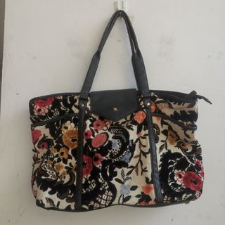 (Category: ) located in . Submitted by artemis_apparel (Listing ID 1448375522, Image 1). Description: .