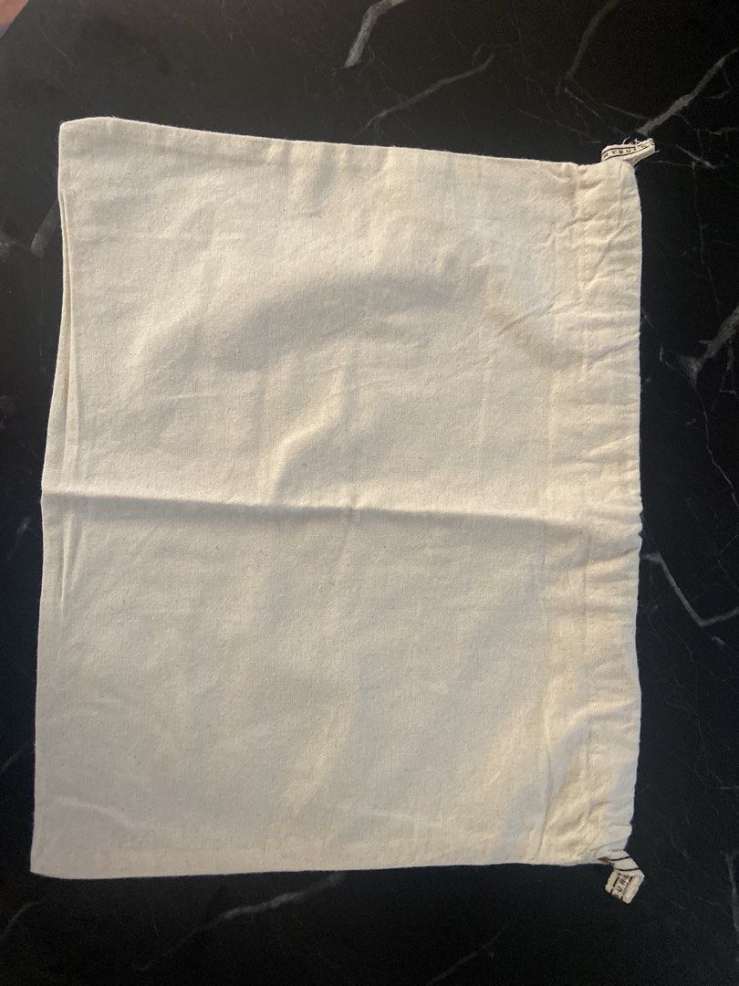 Tory Burch Dust Bag (Category: Luxury Bags & Wallets) located in Makati City. Submitted by pink.velvet (Listing ID 1448284868, Image 2). Description: - Authentic Tory Burch dust bag.